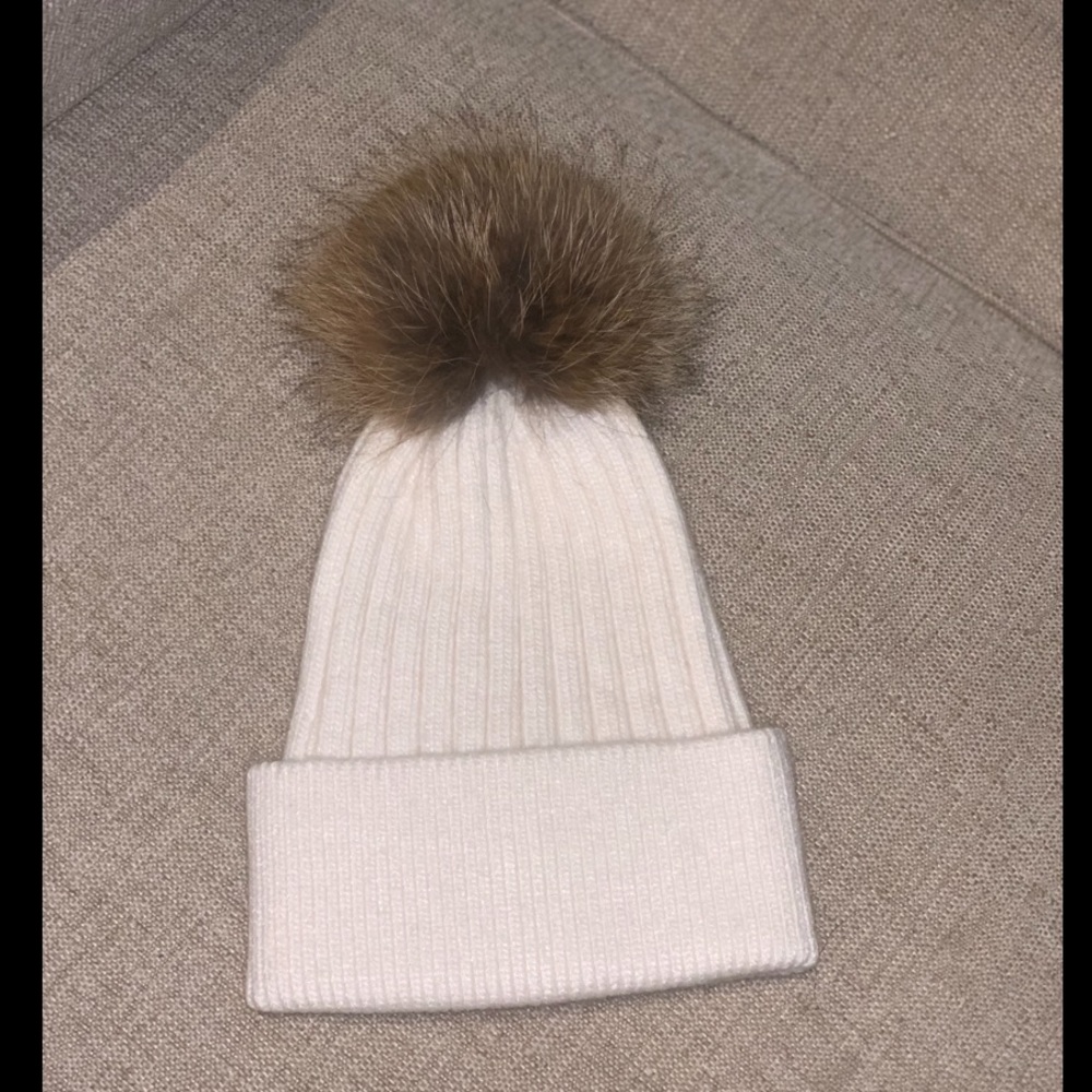 NEW Knit Beanie Hat Real Fox Fur Pom in Ivory